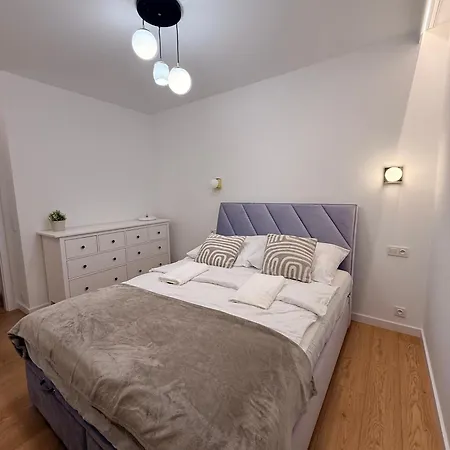 Forest Viii Aleje Jerozolimskie *