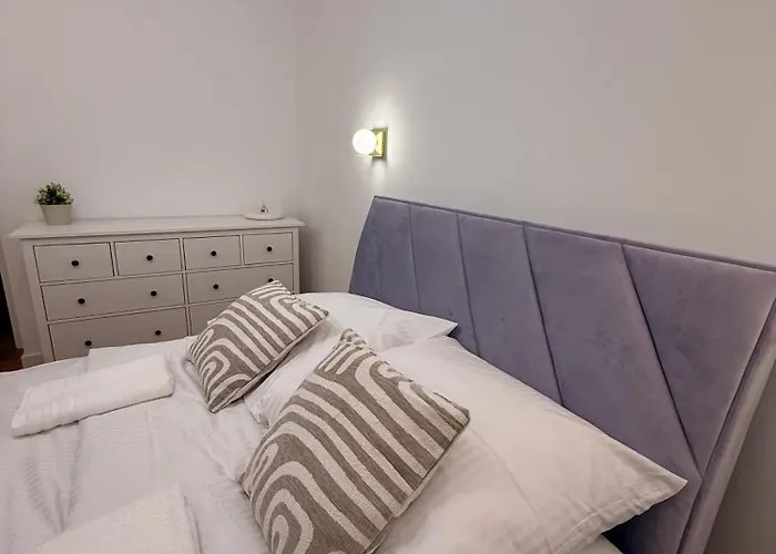 Forest Viii Aleje Jerozolimskie Apartment *