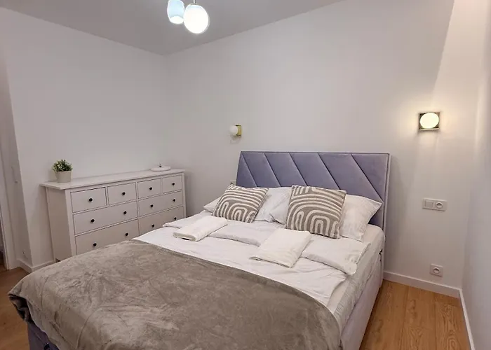 Forest Viii Aleje Jerozolimskie *