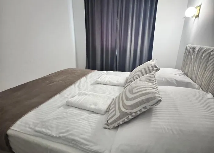 Forest Viii Aleje Jerozolimskie *