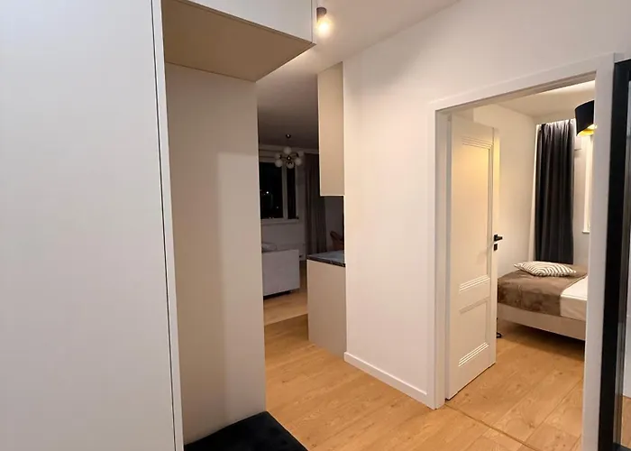 Forest Viii Aleje Jerozolimskie Apartment