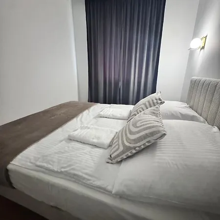 Forest Viii Aleje Jerozolimskie *